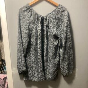 Tolani grey and black pattern blouse long sleeve